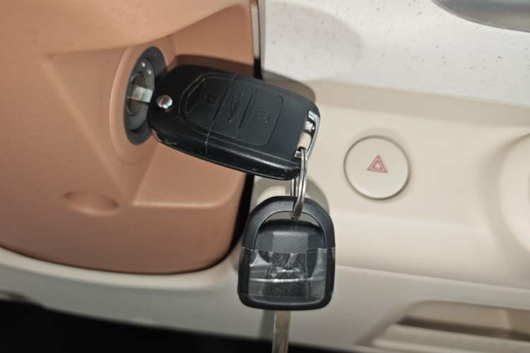 Used Wuling Hongguang MINIEV 2024 3rd Generation 215km Youth Edition Vehicle Key