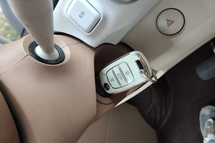 Used Wuling Hongguang MINIEV 2024 3rd Generation 215km Youth Edition Vehicle Key