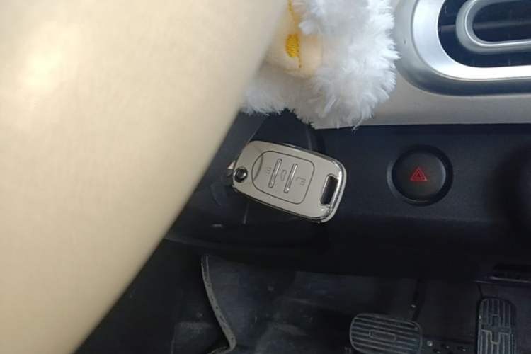 Used Wuling Hongguang MINIEV 2024 3rd Generation 215km Youth Edition Vehicle Key