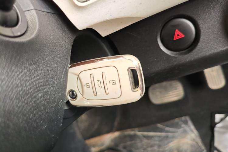 Used Wuling Hongguang MINIEV 2024 3rd Generation 215km Youth Edition Vehicle Key