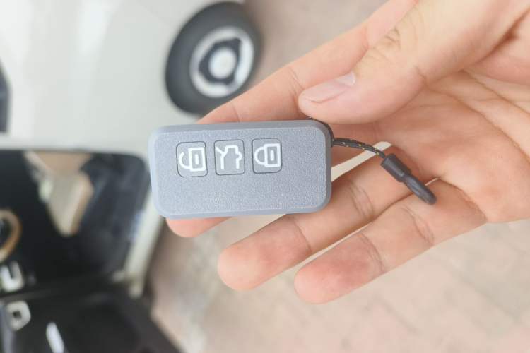 Used Wuling Hongguang MINIEV 2024 3rd Generation 215km Youth Edition Vehicle Key