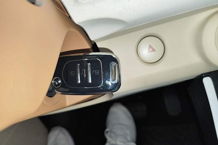 Used Wuling Hongguang MINIEV 2024 3rd Generation 215km Youth Edition Vehicle Key