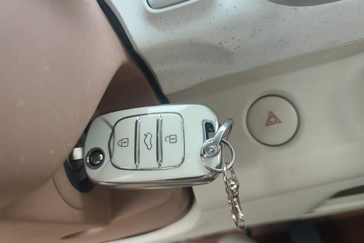 Used Wuling Hongguang MINIEV 2024 3rd Generation 215km Youth Edition Vehicle Key