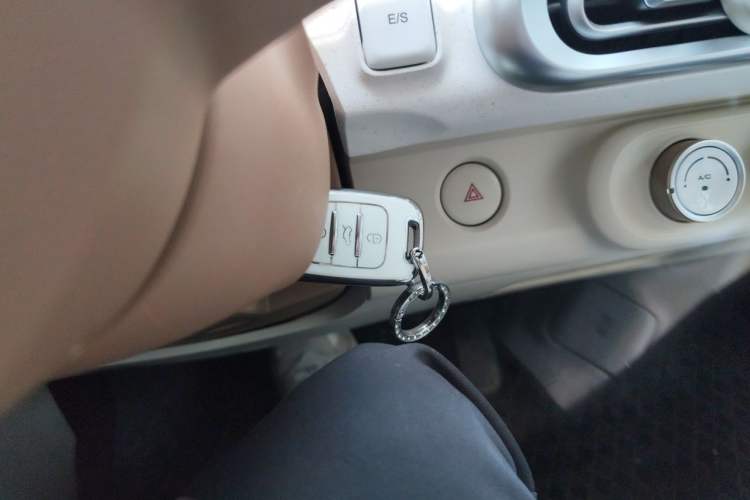 Used Wuling Hongguang MINIEV 2024 3rd Generation 215km Youth Edition Vehicle Key