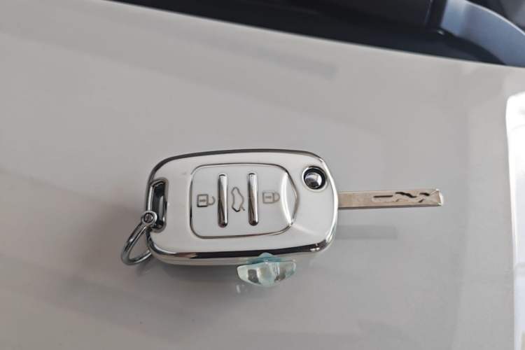 Used Wuling Hongguang MINIEV 2024 3rd Generation 215km Youth Edition Vehicle Key