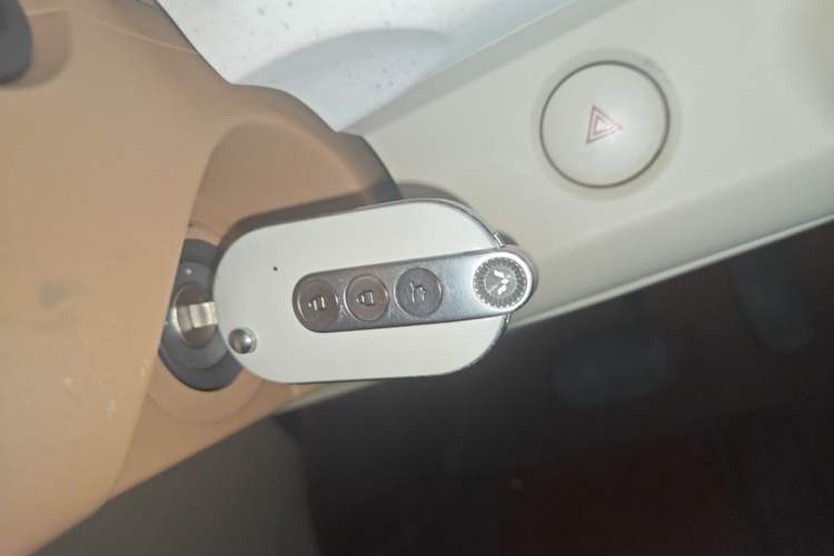 Used Wuling Hongguang MINIEV 2024 3rd Generation 215km Youth Edition Vehicle Key