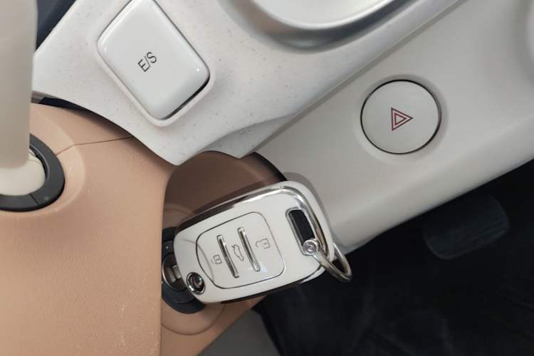 Used Wuling Hongguang MINIEV 2024 3rd Generation 215km Youth Edition Vehicle Key