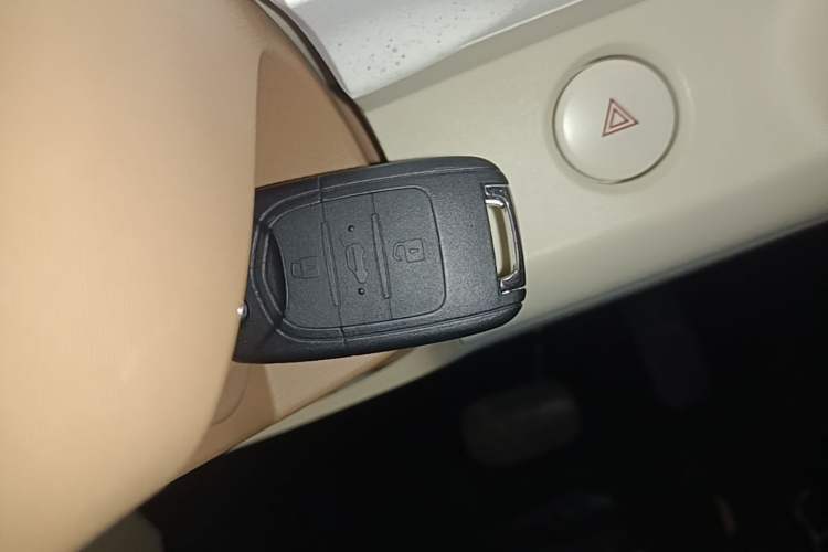 Used Wuling Hongguang MINIEV 2024 3rd Generation 215km Youth Edition Vehicle Key