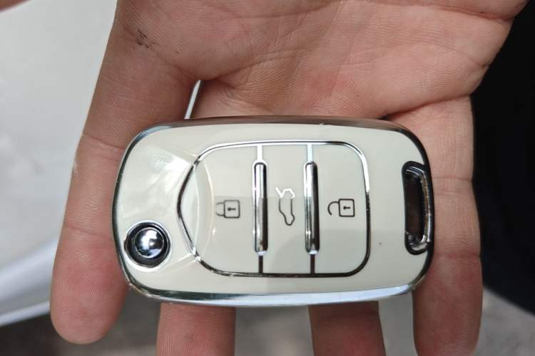 Used Wuling Hongguang MINIEV 2024 3rd Generation 215km Youth Edition Vehicle Key