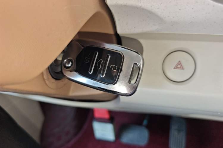 Used Wuling Hongguang MINIEV 2024 3rd Generation 215km Youth Edition Vehicle Key