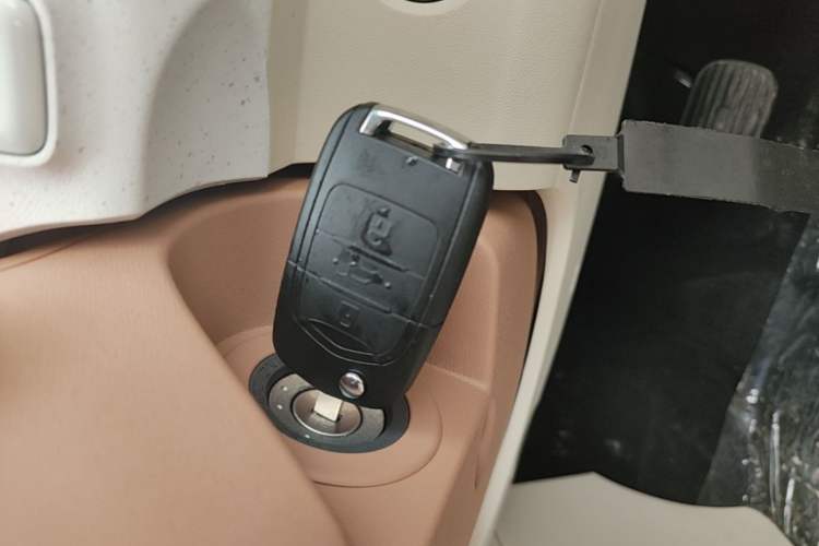 Used Wuling Hongguang MINIEV 2024 3rd Generation 215km Youth Edition Vehicle Key