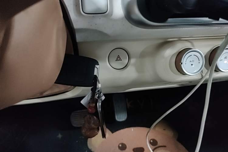 Used Wuling Hongguang MINIEV 2024 3rd Generation 215km Youth Edition Vehicle Key