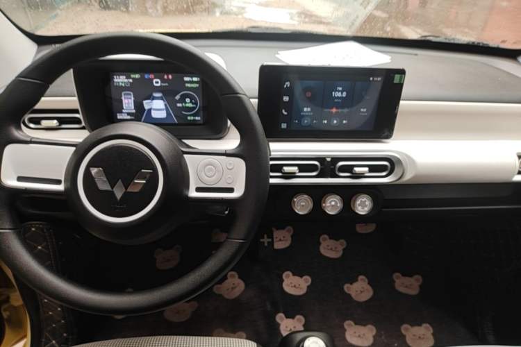 Used Wuling Hongguang MINIEV 2024 3rd Generation 215km Advanced Version Audio And AC Panel