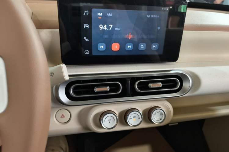 Used Wuling Hongguang MINIEV 2024 3rd Generation 215km Advanced Version Audio And AC Panel