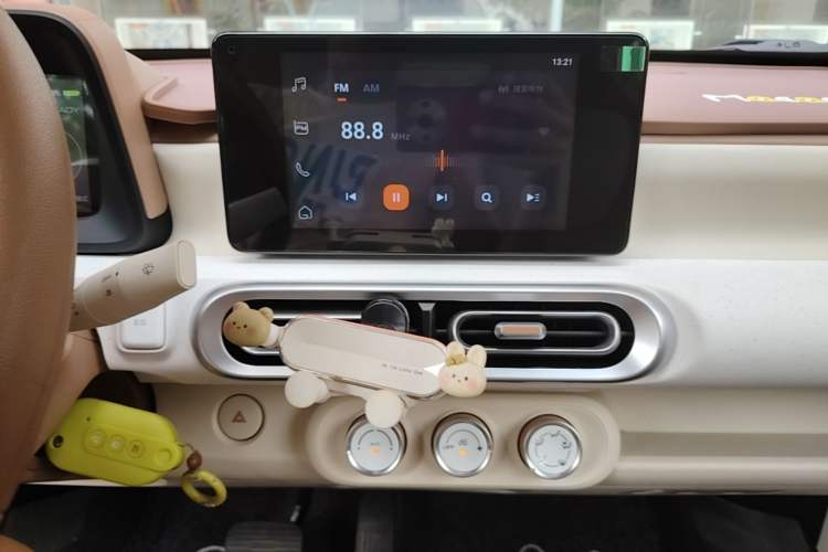 Used Wuling Hongguang MINIEV 2024 3rd Generation 215km Youth Edition Audio And AC Panel