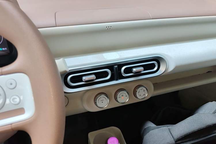 Used Wuling Hongguang MINIEV 2024 3rd Generation 215km Youth Edition Audio And AC Panel