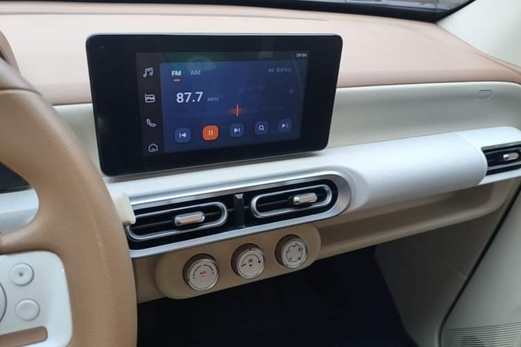 Used Wuling Hongguang MINIEV 2024 3rd Generation 215km Advanced Version Audio And AC Panel