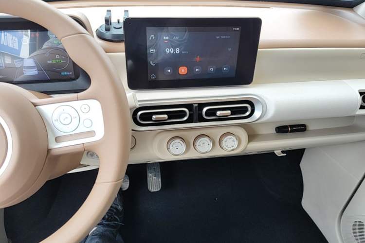 Used Wuling Hongguang MINIEV 2024 3rd Generation 215km Advanced Version Audio And AC Panel