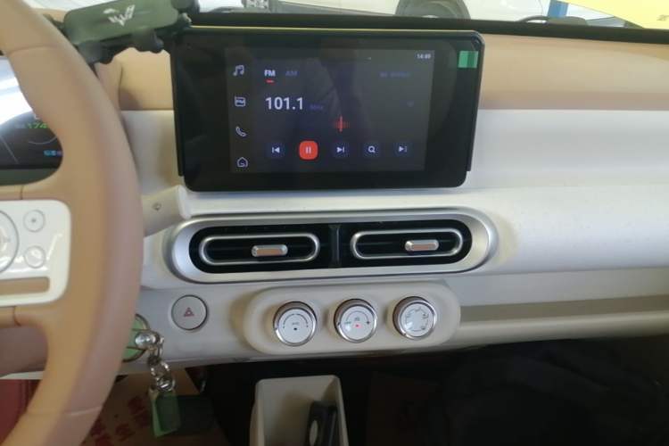 Used Wuling Hongguang MINIEV 2024 3rd Generation 215km Advanced Version Audio And AC Panel