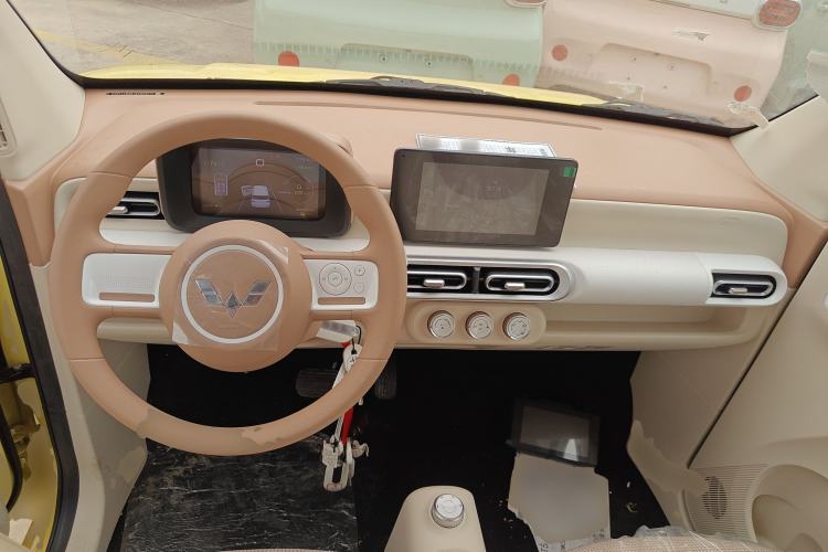 Used Wuling Hongguang MINIEV 2024 3rd Generation 170 km Center Console