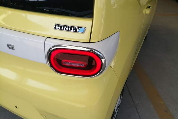Used Wuling Hongguang MINIEV 2024 3rd Generation 215km Advanced Version Exterior 3
