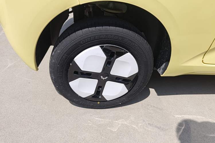 Used Wuling Hongguang MINIEV 2024 3rd Generation 215km Advanced Version Exterior 5