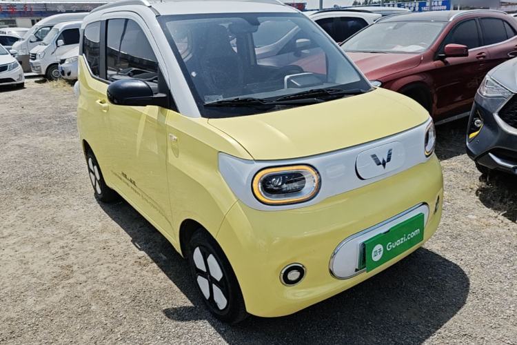 Used Wuling Hongguang MINIEV 2024 3rd Generation 215km Advanced Version Front Right 45 Deg