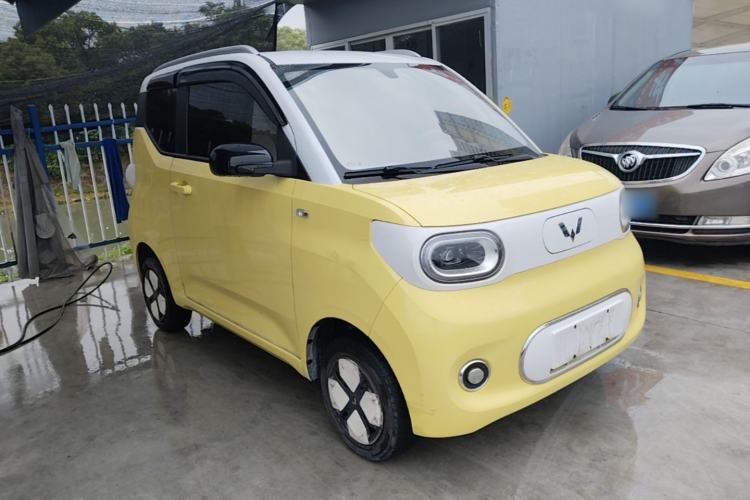 Used Wuling Hongguang MINIEV 2024 3rd Generation 215km Advanced Version Front Right 45 Deg