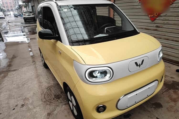Used Wuling Hongguang MINIEV 2024 3rd Generation 215km Advanced Version Front Right 45 Deg