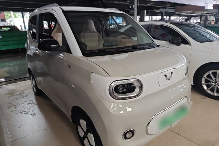 Used Wuling Hongguang MINIEV 2024 3rd Generation 215km Advanced Version Front Right 45 Deg