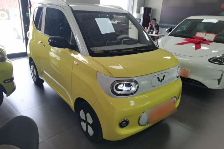 Used Wuling Hongguang MINIEV 2024 3rd Generation 215km Advanced Version Front Right 45 Deg