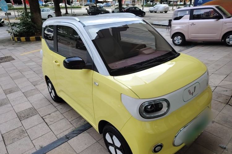 Used Wuling Hongguang MINIEV 2024 3rd Generation 215km Youth Edition Front Right 45 Deg