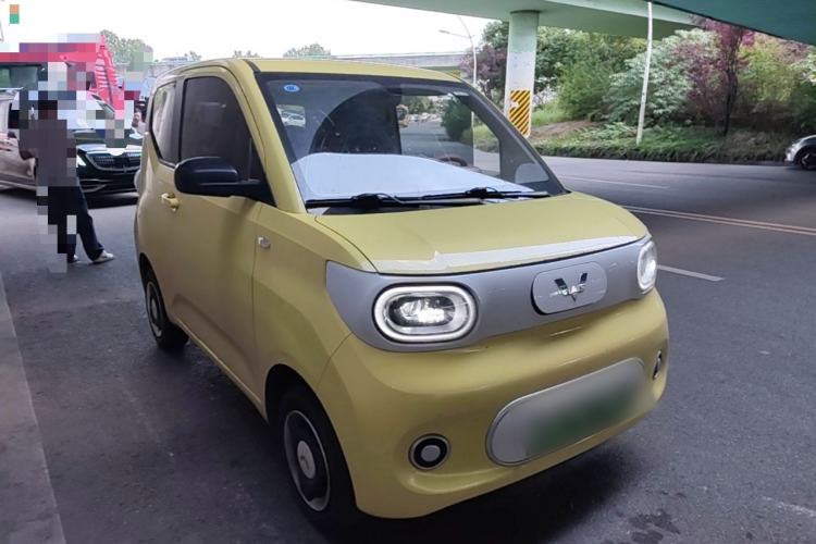 Used Wuling Hongguang MINIEV 2024 3rd Generation 215km Youth Edition Front Right 45 Deg