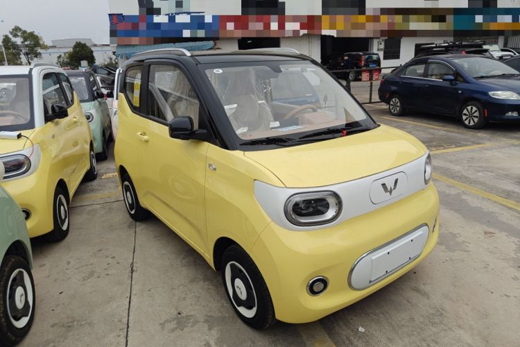 Used Wuling Hongguang MINIEV 2024 3rd Generation 170 km Front Right 45 Deg