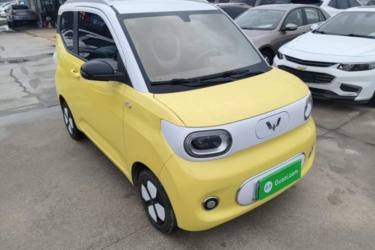 Used Wuling Hongguang MINIEV 2024 3rd Generation 215km Advanced Version Front Right 45 Deg