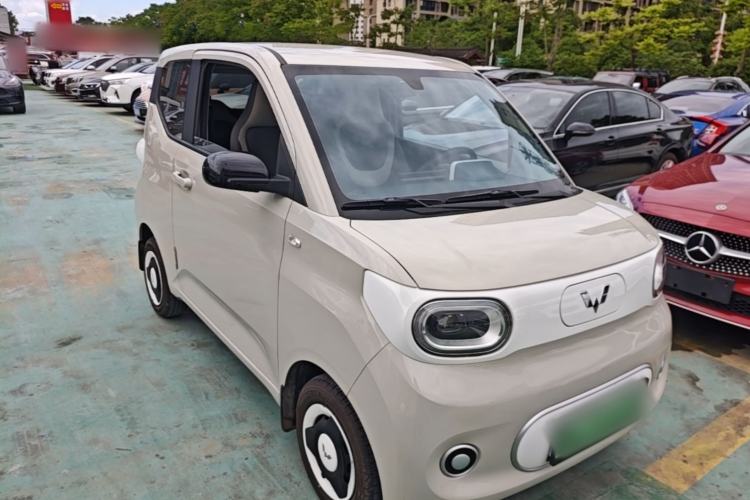 Used Wuling Hongguang MINIEV 2024 3rd Generation 215km Youth Edition Front Right 45 Deg