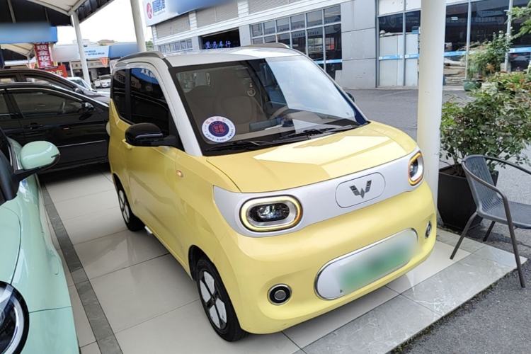Used Wuling Hongguang MINIEV 2024 3rd Generation 215km Advanced Version Front Right 45 Deg