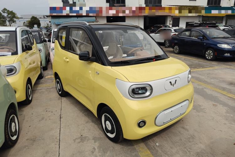 Used Wuling Hongguang MINIEV 2024 3rd Generation 170 km Front Right 45 Deg