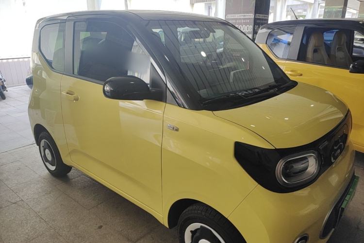 Used Wuling Hongguang MINIEV 2024 3rd Generation 215km Youth Edition Front Right 45 Deg