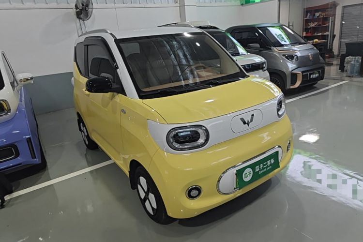 Used Wuling Hongguang MINIEV 2024 3rd Generation 215km Advanced Version Front Right 45 Deg