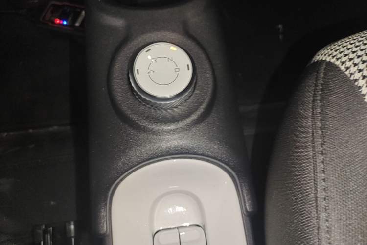 Used Wuling Hongguang MINIEV 2024 3rd Generation 215km Youth Edition Gear Lever