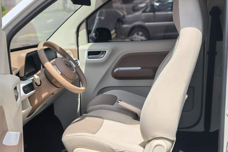 Used Wuling Hongguang MINIEV 2024 3rd Generation 215km Advanced Version Interior 1