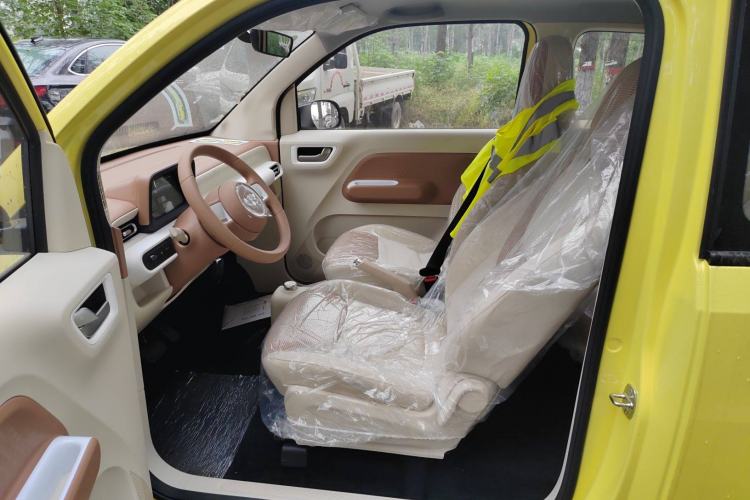 Used Wuling Hongguang MINIEV 2024 3rd Generation 215km Youth Edition Interior 1