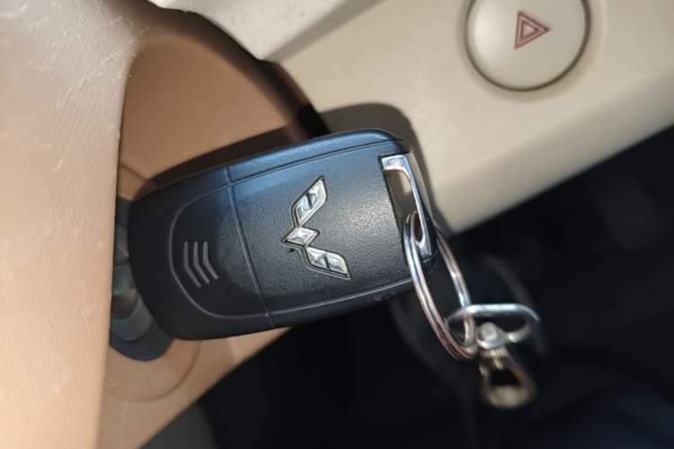 Used Wuling Hongguang MINIEV 2024 3rd Generation 215km Advanced Version Interior 1