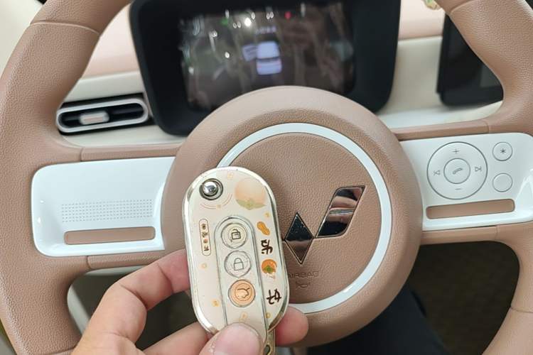 Used Wuling Hongguang MINIEV 2024 3rd Generation 215km Advanced Version Interior 1