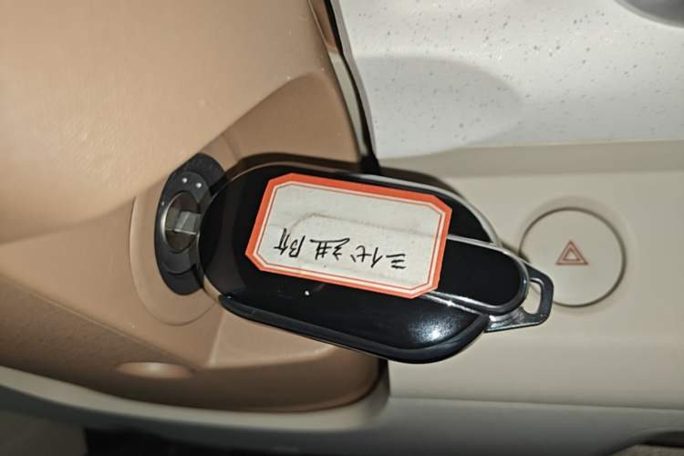 Used Wuling Hongguang MINIEV 2024 3rd Generation 215km Advanced Version Interior 1