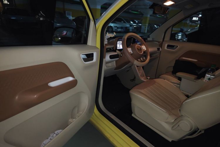Used Wuling Hongguang MINIEV 2024 3rd Generation 215km Advanced Version Interior 3