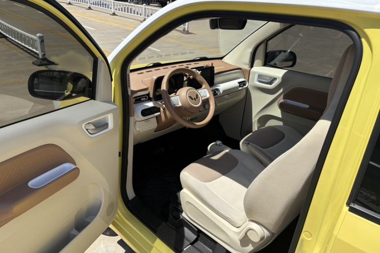 Used Wuling Hongguang MINIEV 2024 3rd Generation 215km Advanced Version Interior 4