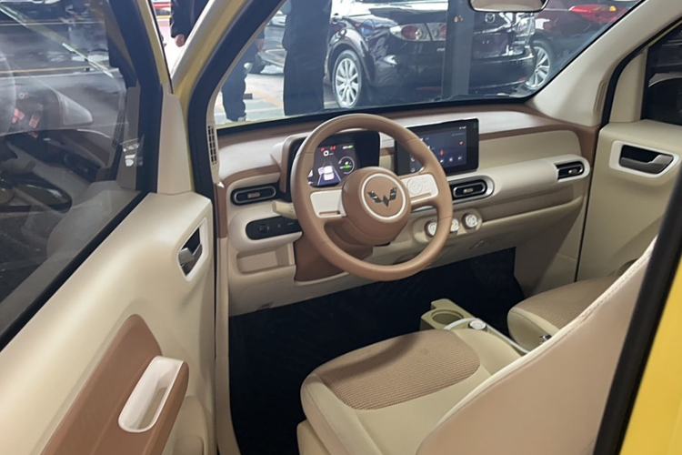 Used Wuling Hongguang MINIEV 2024 3rd Generation 215km Advanced Version Interior 6