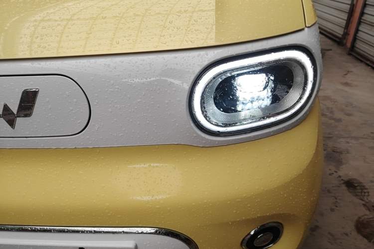 Used Wuling Hongguang MINIEV 2024 3rd Generation 215km Advanced Version Left Front Headlight